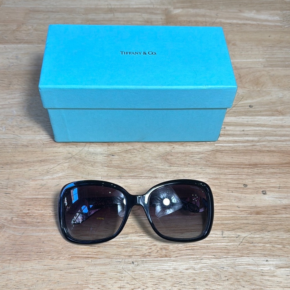 Tiffany & Co. Black Oversized Sunglasses with Gradient Lenses